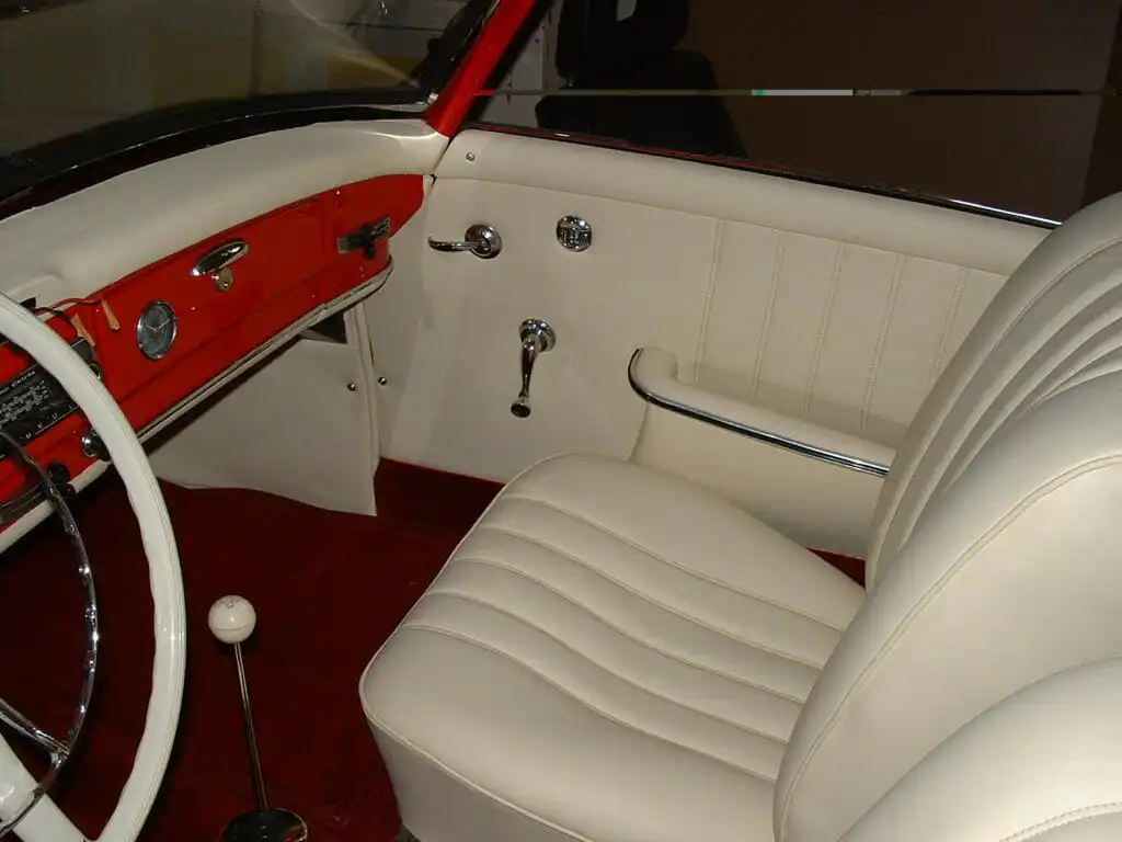 Intérieur de Mercedes 190