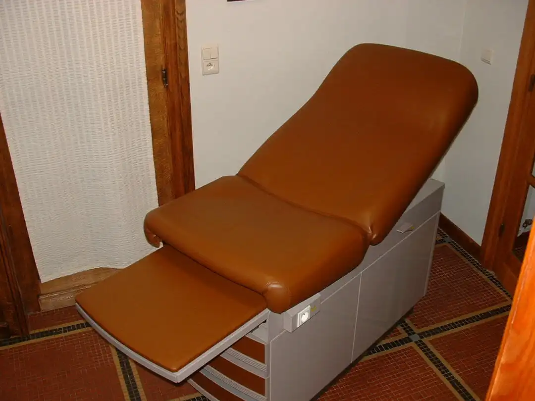 Reparation dune table d'examen