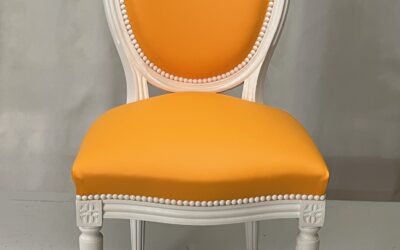 Restauration d’une série de chaises Louis XVI à médaillons