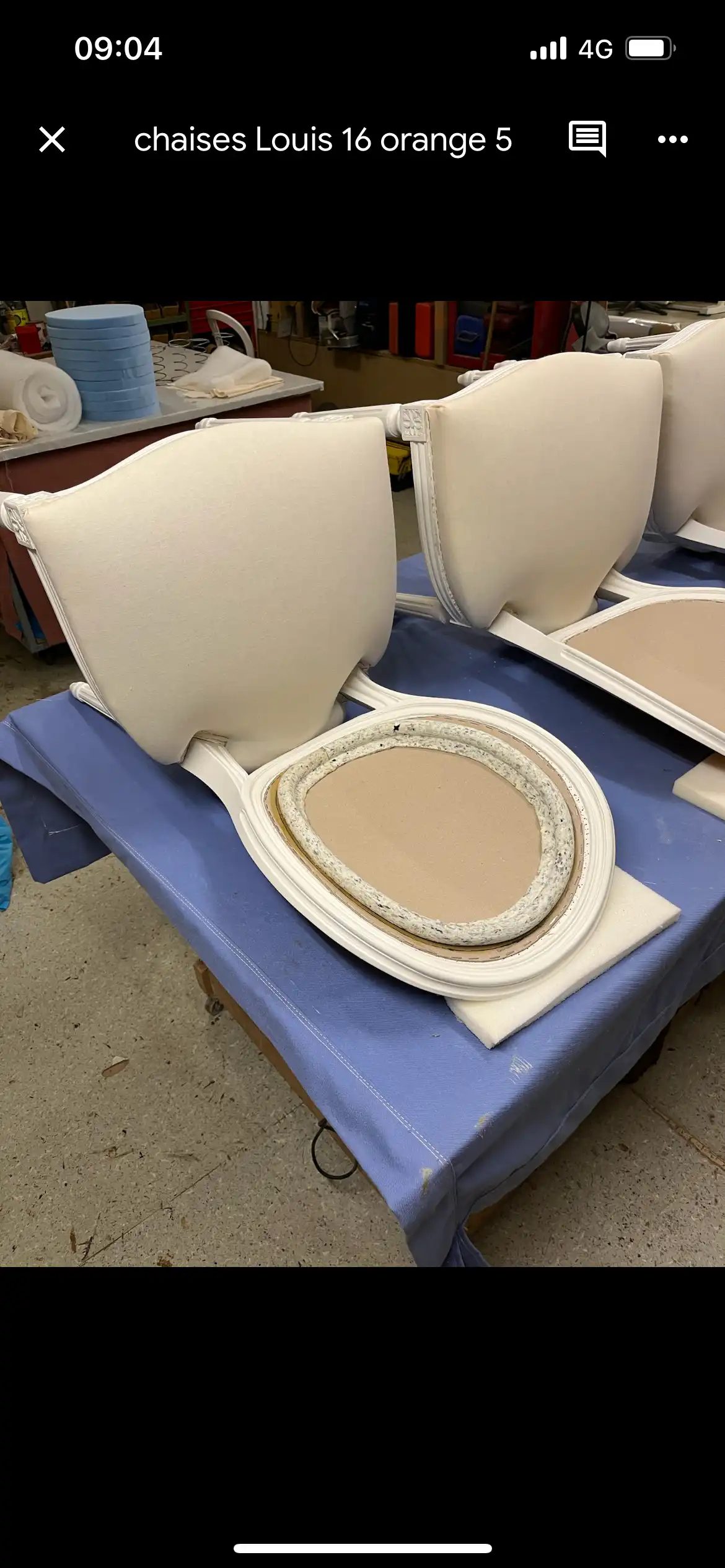 Installation d'un profilé aggloméré qui assurera le volume du dossier