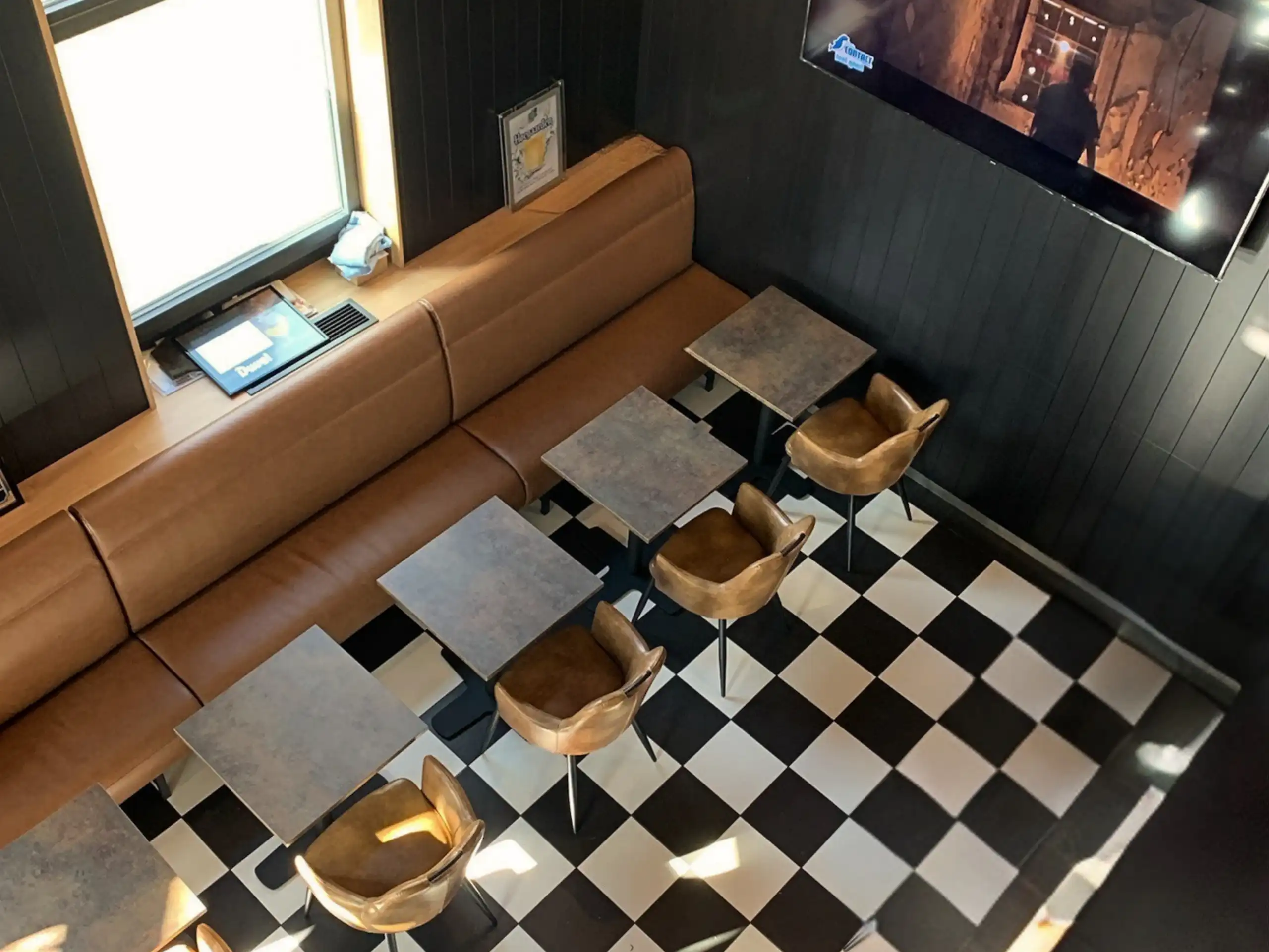 Horeca et collectivités - Création complète de banquettes sur mesure en collaboration avec un architecte
